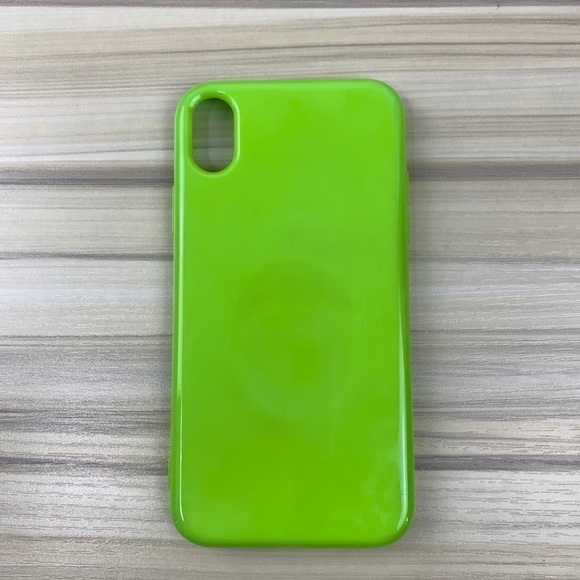Pea Green Silicone Phone Case For iPhone XR - 6”x 4”x 0.5” - Picture 1 of 3